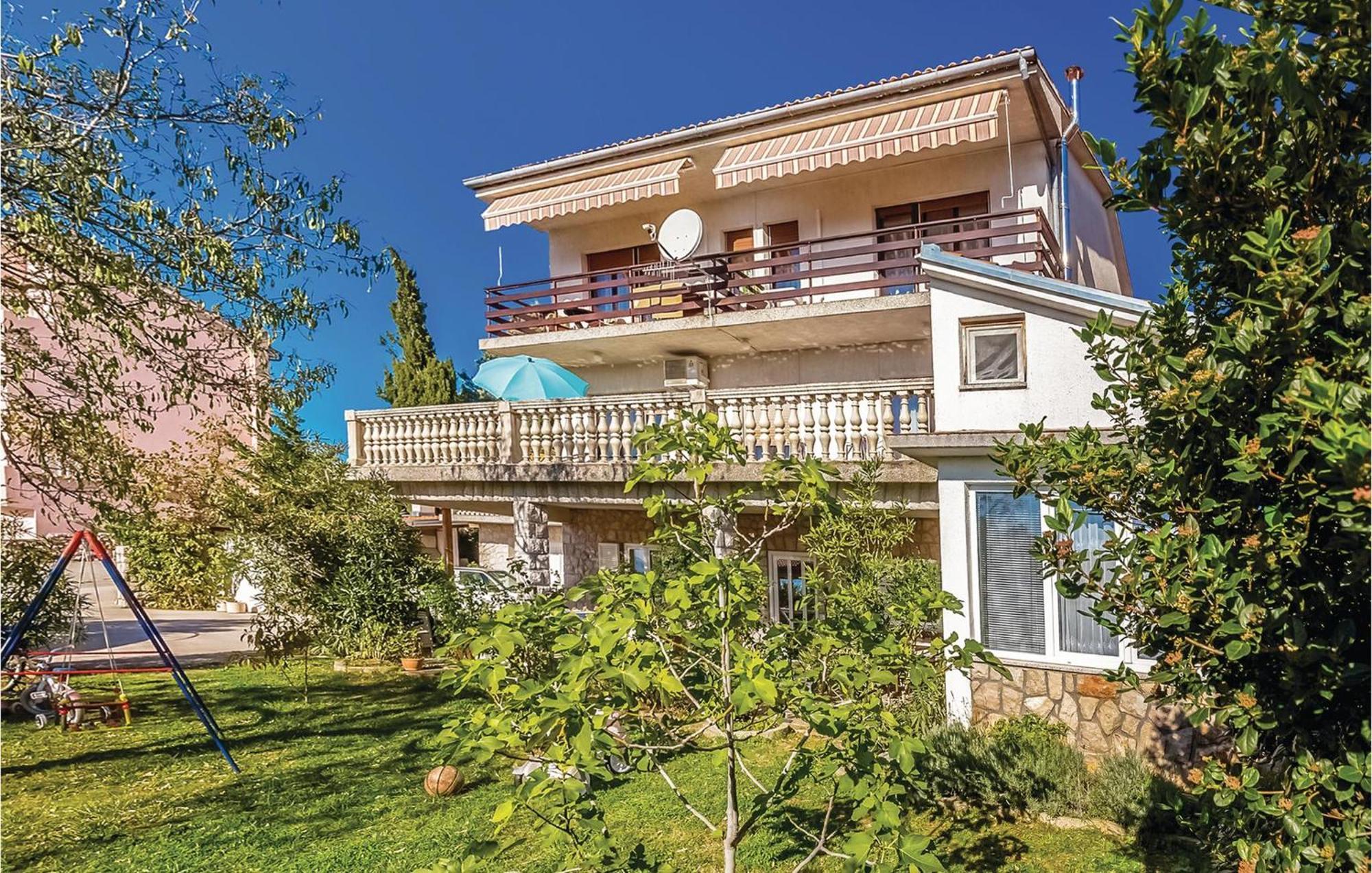 Beautiful Apartment In Нови Винодолски Екстериор снимка